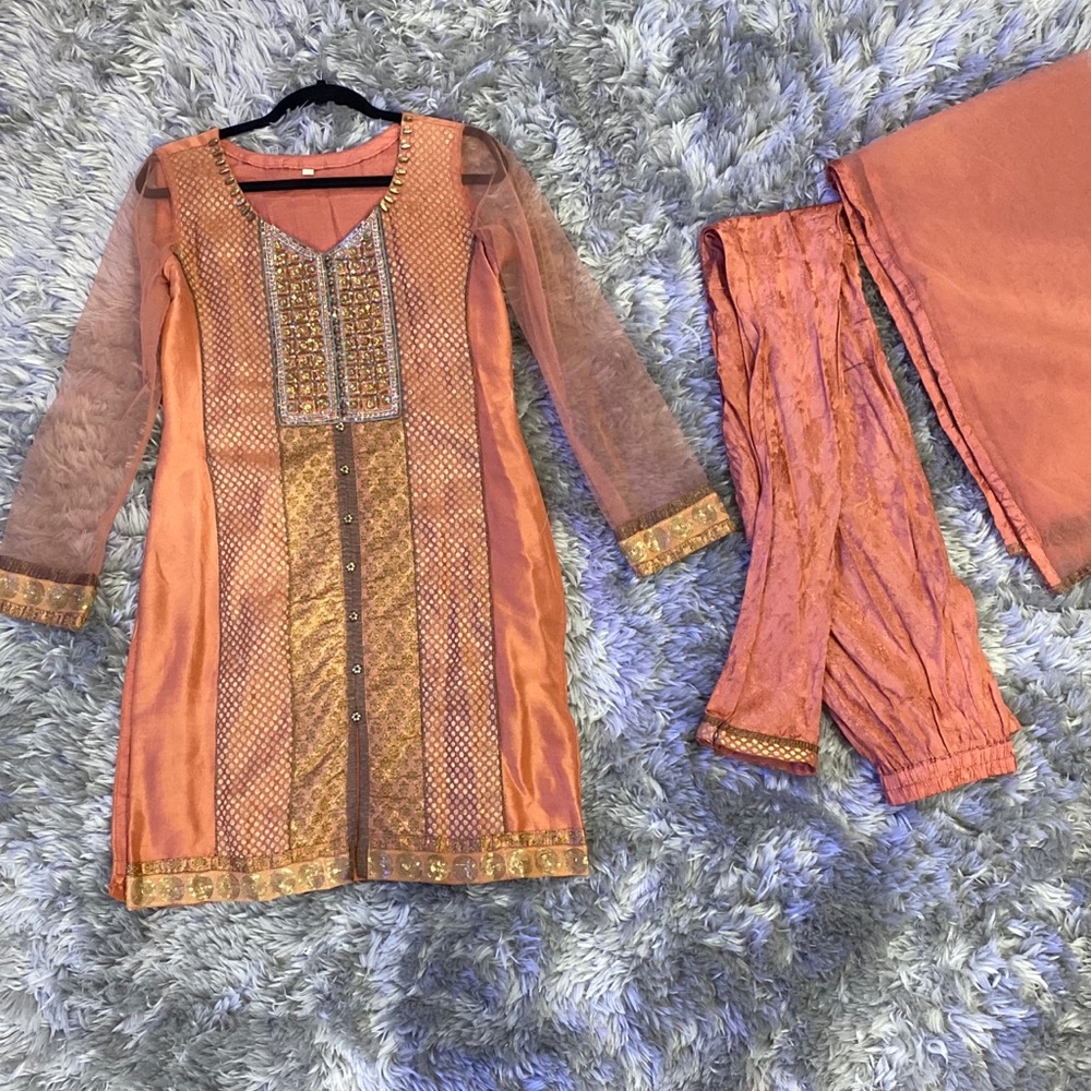 Pakistani / Indian / Desi Outfit